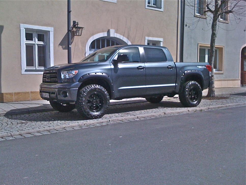 2010 Tundra Crewmax 5.7 V8 on 35's and a 3" lift. 