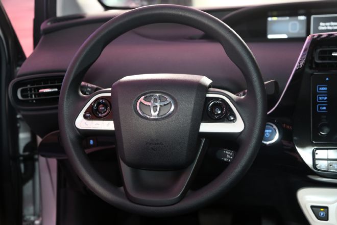 2016-toyota-prius-live-steering-wheel.jpg