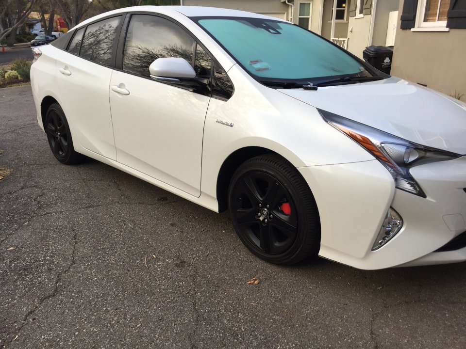 prius with painted calipers.jpg