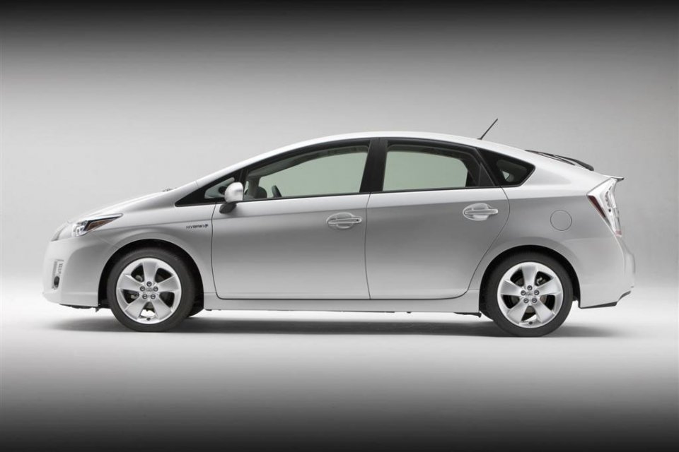 2010 Prius with stock (17 inch) rims.jpg