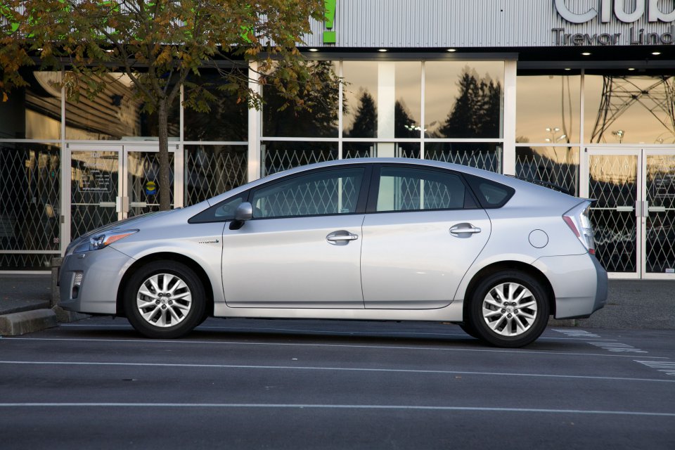 2010 Prius with 15 inch Plug-In rims.jpg