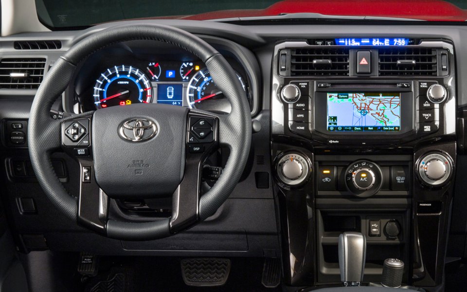 2014-Toyota-4Runner-dash.jpg