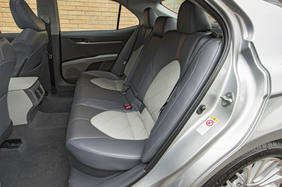 2018-Toyota-Camry-Hybrid-XLE-rear-seat.jpg