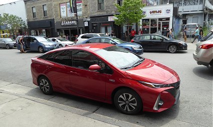 Prius-Prime-seen-in-Montreal.jpg