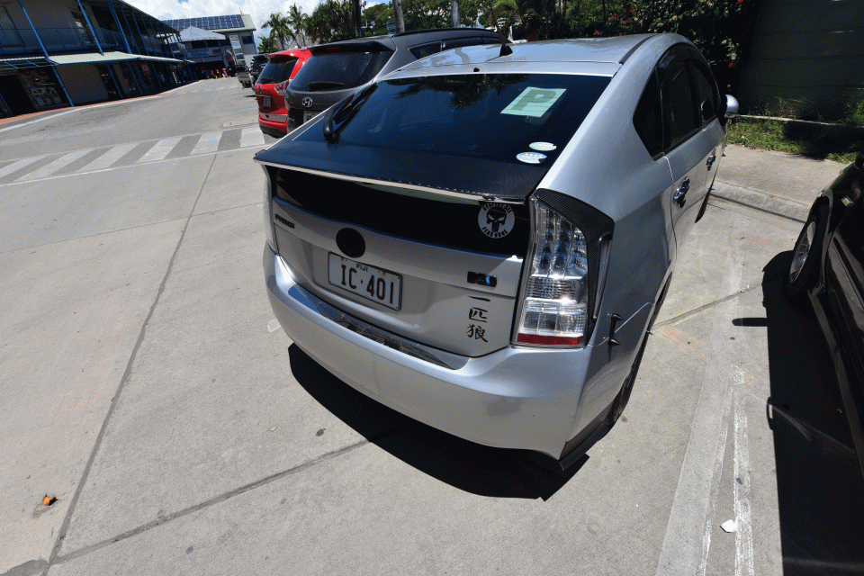 Prius-III-carbon-fiber-rear-pieces.gif