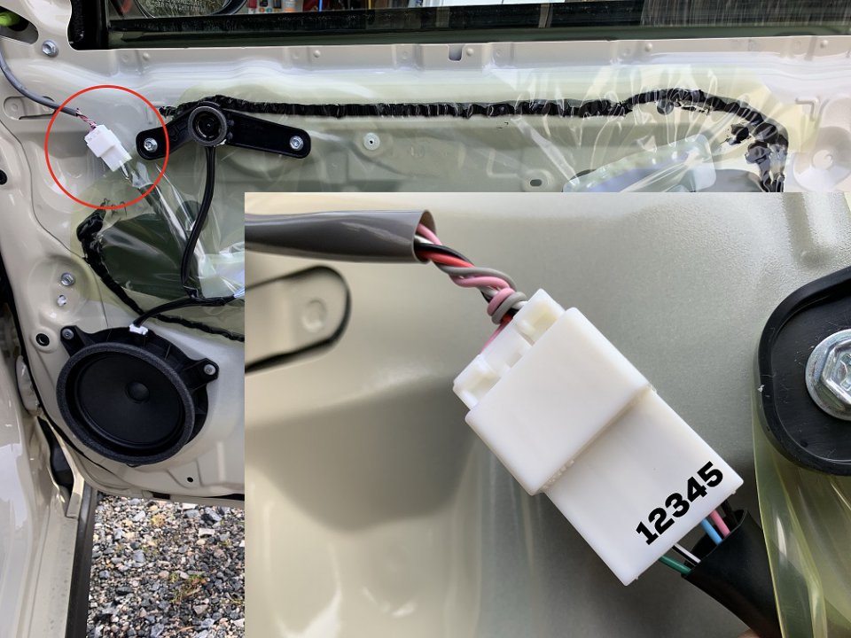 2018 Prius C door mirror plug.jpg