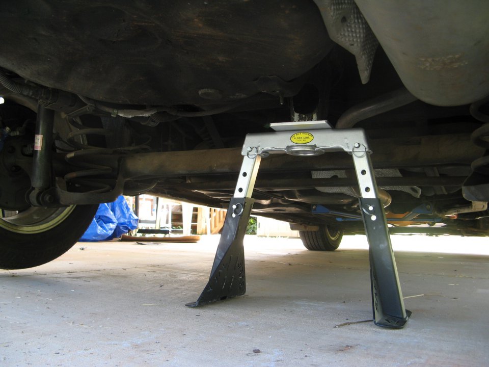 rear of car supported on Rennstand.JPG
