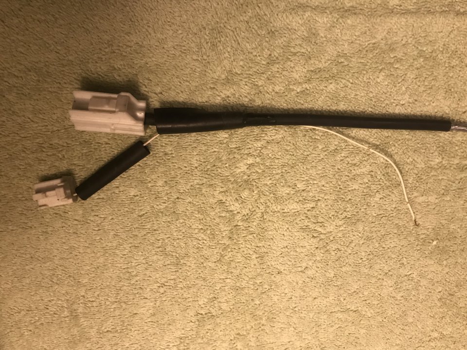 Battery pos cable plug.JPG