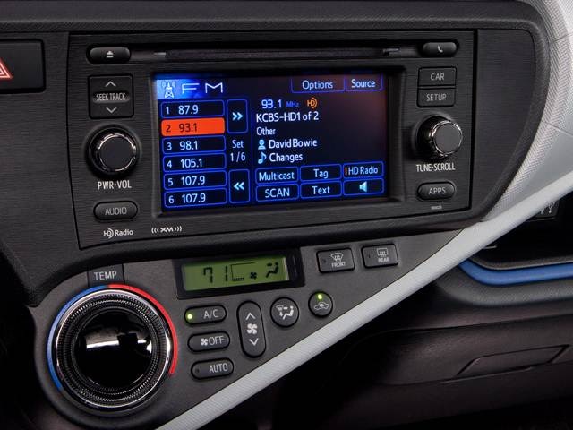 2012-Toyota-Prius c-Radio_TOPRIUSCINT1264_640x480.jpg