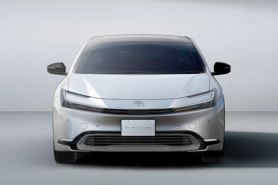 All-New-2023-Toyota-Prius-HEV-White-Front.jpg