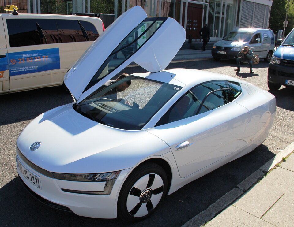 Volkswagen_XL_driver_side.JPG