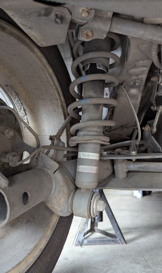 1 LR orig strut.JPG